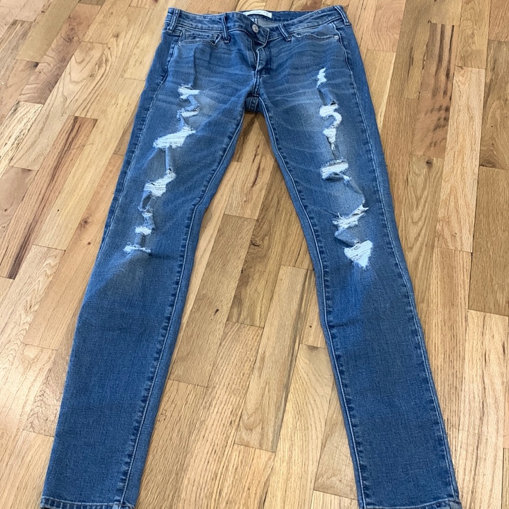 Size 4 skinny ripped jeans Abercrombie